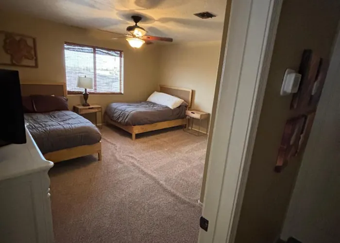 Sparkling Foothills 3 Bed And Loft 2 Bath Pool - 14 Day Minimum Ferienhaus
